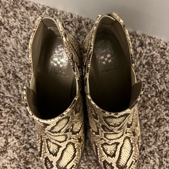 Vince Camuto snake booties size 7.5 - Picture 3 of 6